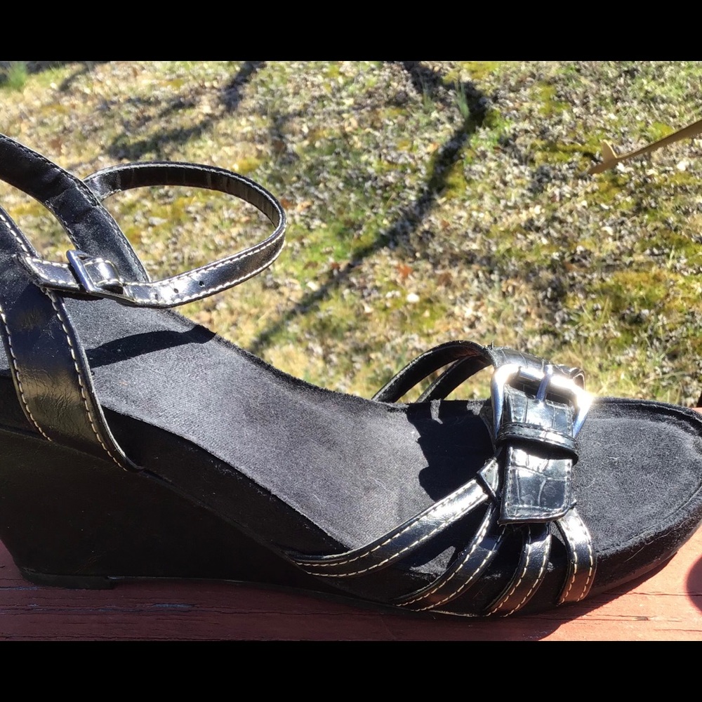 9.5 Aerosol wedge heels